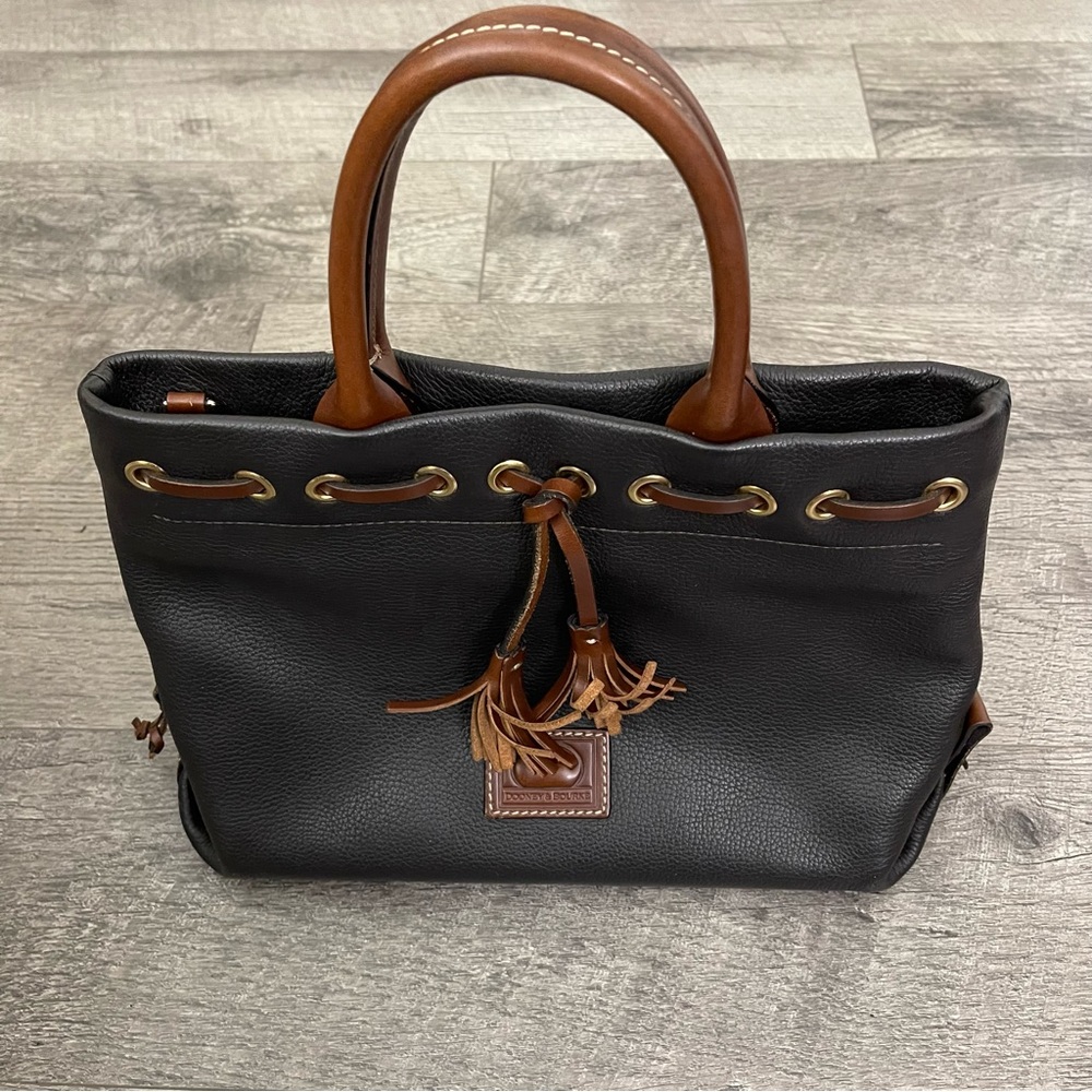 Dooney & Bourke women's Leather shoulder bag